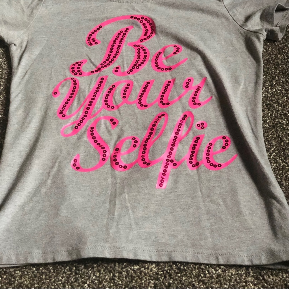 Short sleeve t-shirts with graphic designs